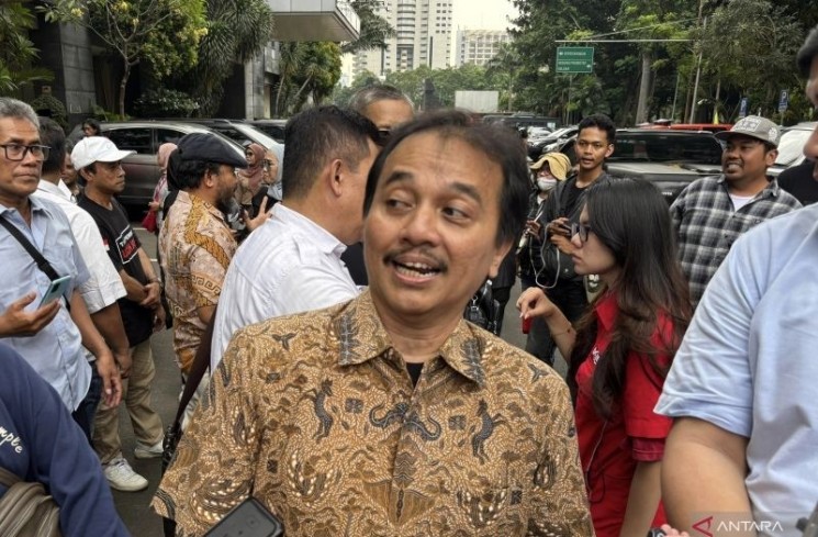 Pakar telematika Roy Suryo saat ditemui di Polda Metro Jaya, Senin (7/7/2025). ANTARA/Ilham Kausar
