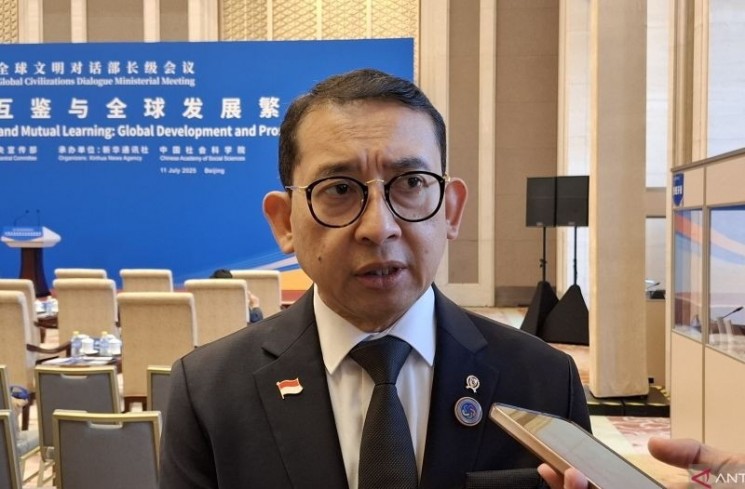Menteri Kebudayaan Republik Indonesia Fadli Zon saat ditemui awak media di sela-sela diskusi global di Beijing, China pada Jumat (11/7). ANTARA/Maria Rosari
