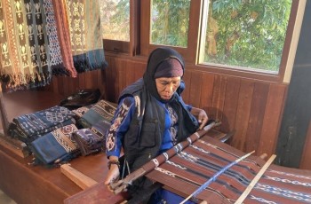 Program Desa Devisa Tingkatkan Pendapatan Penenun NTT hingga 30 Persen