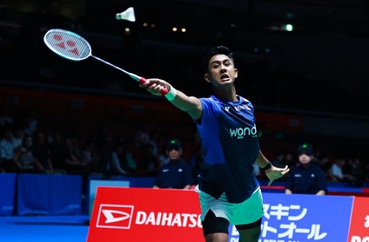 Pebulu tangkis tunggal putra Alwi Farhan saat menghadapi wakil Taiwan Lee Chia Hao pada babak pertama BWF World Tour Super 750 Japan Open 2025 di Tokyo Metropolitan Gymnasium, Selasa (15/7/2025). Alwi menang dengan skor 21-18, 21-11, (ANTARA/HO-PBSI)

