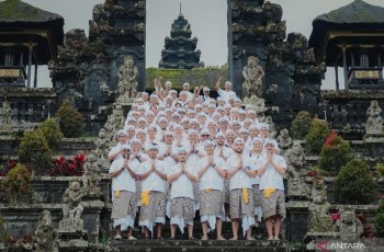 Bali United Awali Musim Baru dengan Tirta Yatra, Pelatih Asing Kagumi Tradisi Spiritual Pulau Dewata