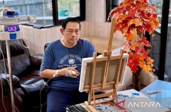 SBY Dirawat di RSPAD, Tetap Semangat Melukis Meski Tangan Diinfus
