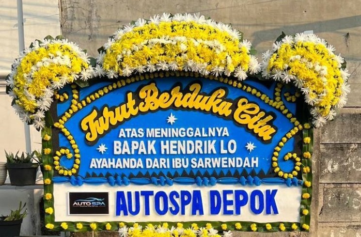 Karangan bungan untuk mendiang ayah Sarwendah, Hendrik Lo. (ist)