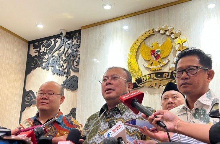 Wakil Ketua DPR RI Cucun Ahmad Syamsurijal di Kompleks Parlemen, Senayan, Jakarta, Senin (21/7/2025). ANTARA/Melalusa Susthira K.
