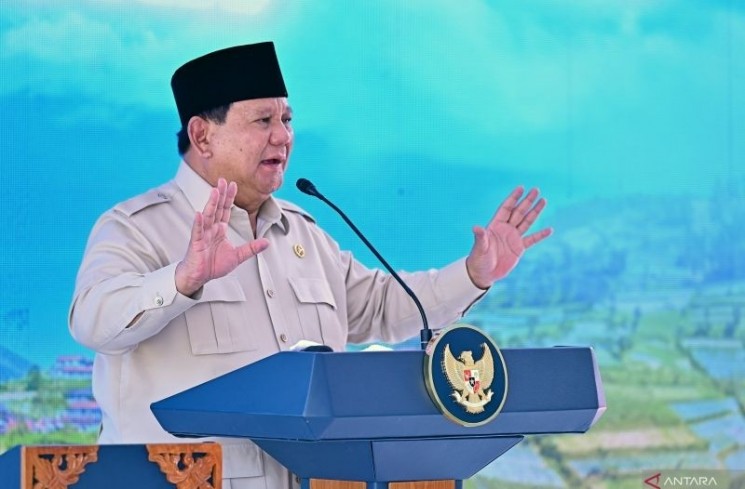 Presiden Prabowo Subianto memberikan sambutan pada acara peluncuran Koperasi Desa/Koperasi Kelurahan Merah Putih di Desa Bentangan, Wonosari, Kabupaten Klaten, Jawa Tengah, Senin (21/7/2025). ANTARA/HO-BPMI Sekretariat Presiden.