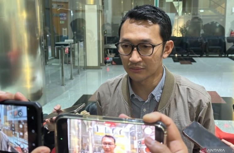 Juru Bicara Komisi Pemberantasan Korupsi Budi Prasetyo saat memberikan keterangan di Gedung Merah Putih KPK, Jakarta, Selasa (22/7/2025). (ANTARA/Rio Feisal)
