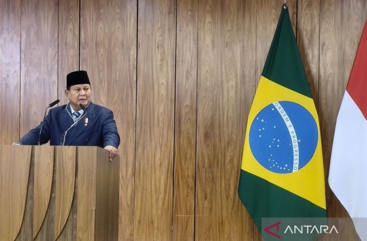 Arsip foto - Presiden Prabowo Subianto memberikan keterangan usai melakukan pertemuan bilateral dengan Presiden Brasil Luiz Inacio Lula da Silva di Istana Kepresidenan Palacio do Planalto, Brazilia, Brasil, Rabu (9/7/2025). 