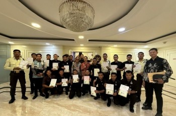 Kemnaker Ancam Cabut Izin Usaha Perusahaan yang Masih Tahan Ijazah Karyawan