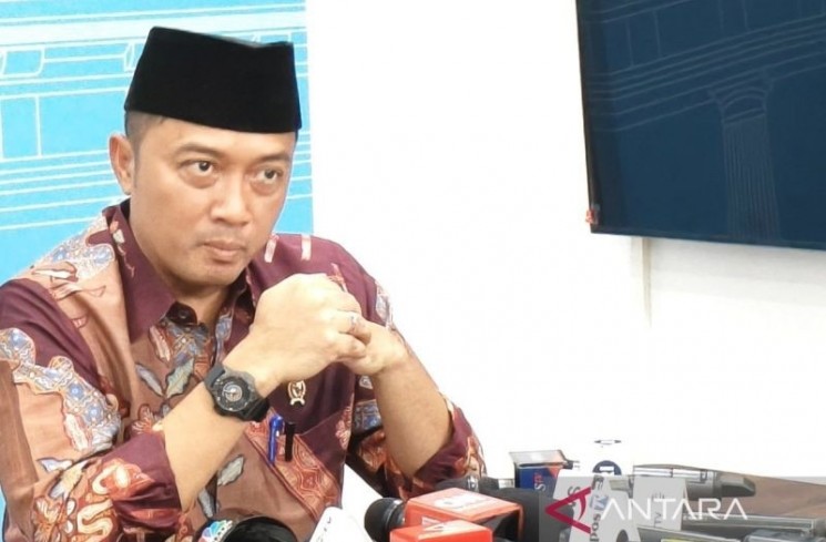Menteri Sekretaris (Mensesneg) Prasetyo Hadi saat menyampaikan keterangan di Komplek Istana Kepresidenan Jakarta, Jumat (25/7/2025). (ANTARA/Andi Firdaus)
