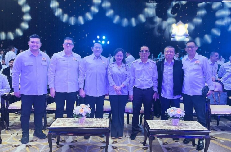 Sheila Warokka dan Para Pengurus KADIN. (ist)