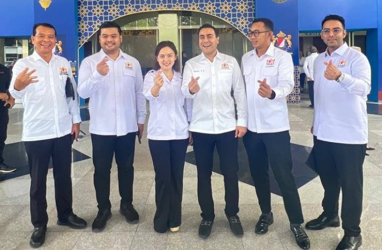 Sheila Warokka dan Para Pengurus KADIN. (ist)