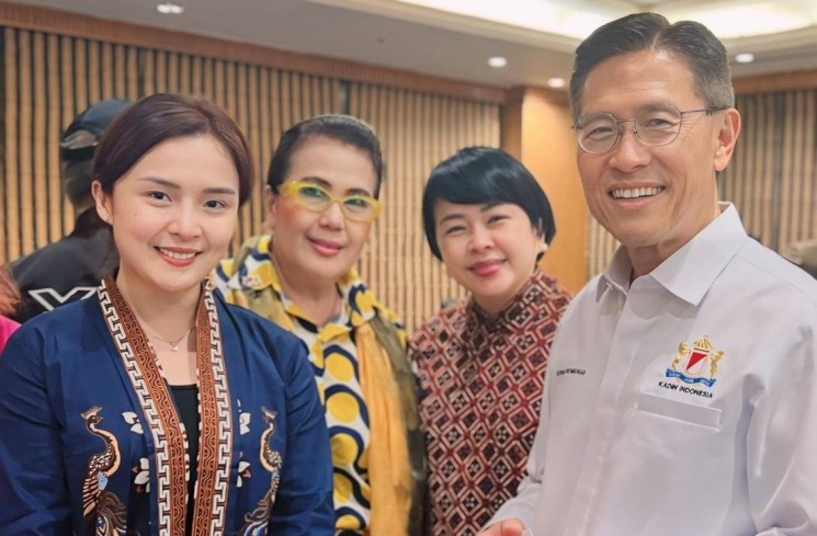 Sheila Warokka dan Para Pengurus KADIN. (ist)