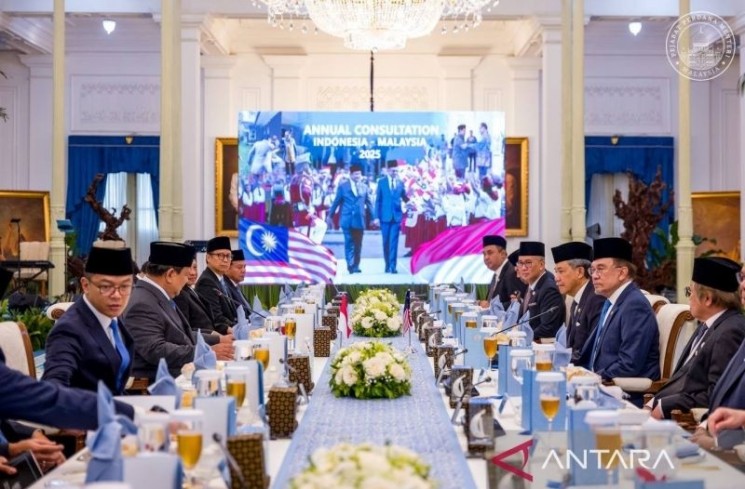 Presiden RI Prabowo Subianto dan jajaran melakukan pertemuan konsultasi dengan Perdana Menteri Malaysia Anwar Ibrahim dan jajaran di Istana Negara, Jakarta, (29/7/2025). ANTARA/HO-Telegram Anwar Ibrahim
