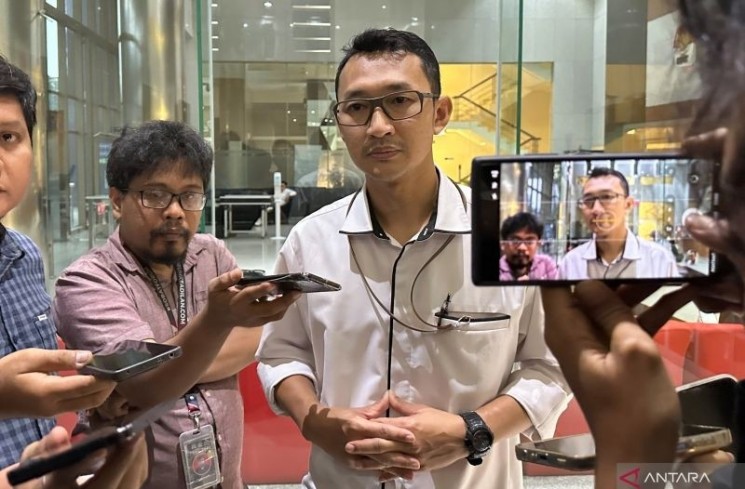 Juru Bicara Komisi Pemberantasan Korupsi Budi Prasetyo saat memberikan keterangan di Gedung Merah Putih KPK, Jakarta, Senin (28/7/2025). ANTARA/Rio Feisal
