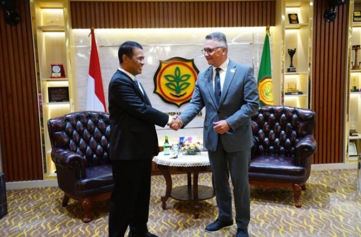 Menteri Pertanian (Mentan) Republik Indonesia Andi Amran Sulaiman (kiri) menerima kunjungan Menteri Pertanian dan Pangan Kanada Heath MacDonald (kanan) secara terbatas di Jakarta, Kamis (31/7/2025). ANTARA/HO-Humas Kementan
