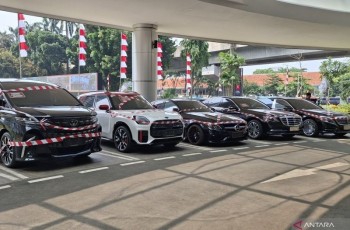 Diduga Milik Riza Chalid, Kejagung Sita Uang Asing dan Mobil Mewah
