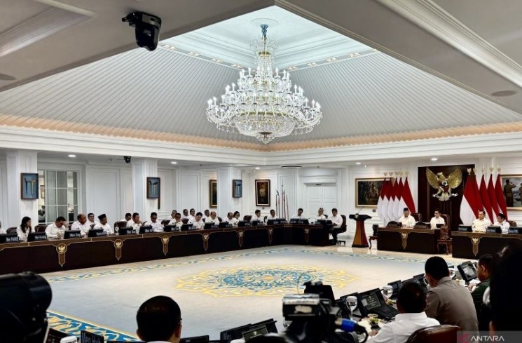 Presiden Prabowo Subianto memimpin Sidang Kabinet Paripurna di Kantor Presiden, Istana Kepresidenan RI, Jakarta, Rabu (6/8/2025). ANTARA/Genta Tenri Mawangi.
