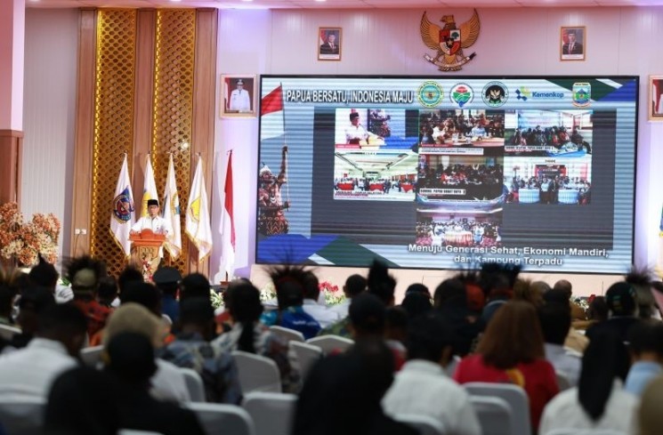 Suasana acara tatap muka antara Kemendes, BIN, Kementerian Koperasi, BGN bersama kepala suku, tokoh agama, tokoh masyarakat, tokoh adat di Kabupaten Nabire pada Selasa (12/82025). ANTARA/HO-Humas Setda Pemprov Papua Tengah.
