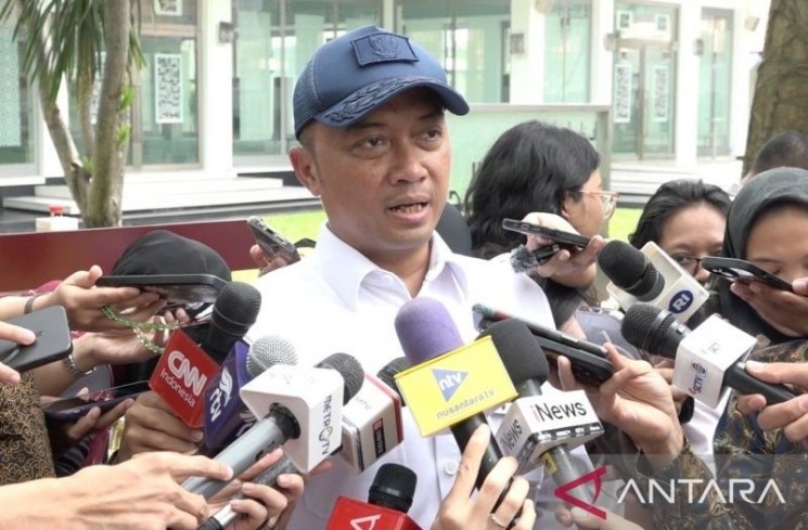 Menteri Sekretaris Negara Prasetyo Hadi yang juga Ketua Panitia Peringatan HUT Ke-80 Kemerdekaan RI, saat ditemui di Istana Kepresidenan Jakarta, Kamis (14/8/2025). (ANTARA/Suci Nurhaliza)
