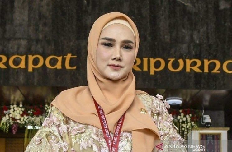 Anggota DPR RI Mulan Jameela. (ANTARA FOTO/Galih Pradipta/pras.)
