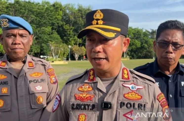 Kapolres Kuansing AKBP R. Ricky Pratidiningrat dalam suatu kesempatan memberikan keterangan keoada media. (ANTARA/Annisa Firdausi)
