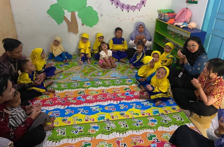 Foto bersama Anak-Anak PAUD dan Mahasiswa KKN UMB Yogyakarta. (ist)