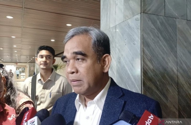Ketua MPR RI Ahmad Muzani di kompleks parlemen, Jakarta, Selasa (19/8/2025). ANTARA/Bagus Ahmad Rizaldi.
