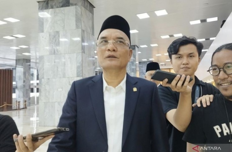 Ketua Komisi VIII DPR RI Marwan Dasopang di kompleks parlemen, Jakarta, Selasa (19/8/2025). (ANTARA/Bagus Ahmad Rizaldi)

