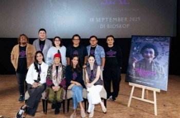Aurra Kharisma jadi Hantu di Film Horor 'Perempuan Pembawa Sial': Tatapanku Kosong