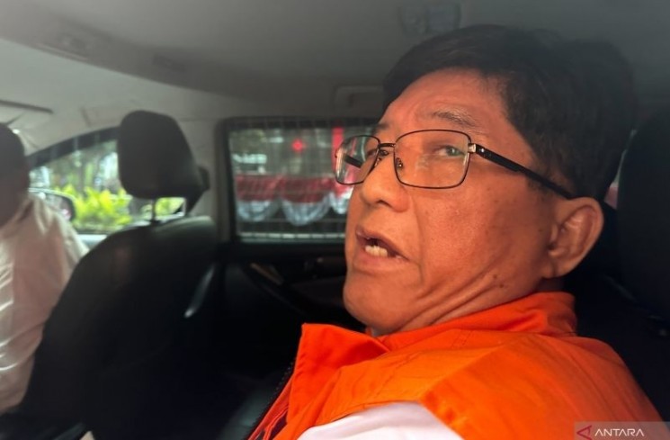 Tersangka kasus dugaan suap pemberian izin usaha pertambangan di Kalimantan Timur, Rudy Ong Chandra, di Gedung Merah Putih KPK, Jakarta, Senin (25/8/2025). ANTARA/Rio Feisal.
