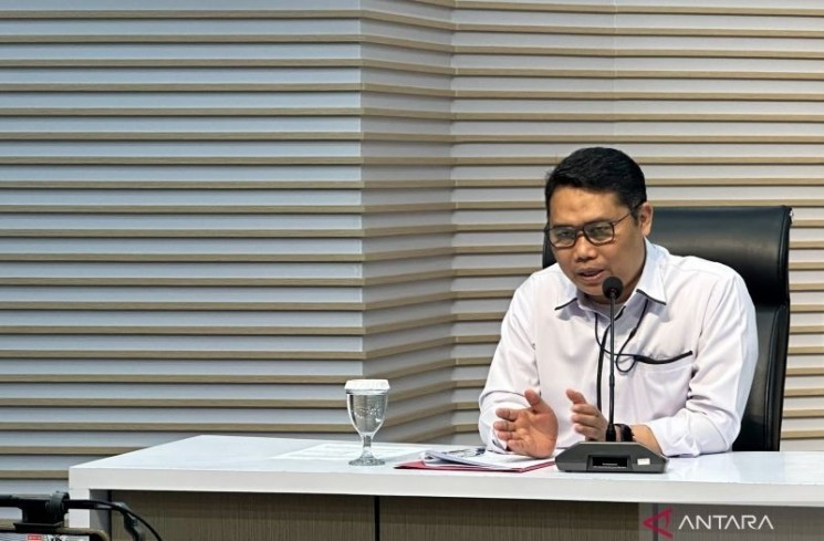 Pelaksana Tugas Deputi Penindakan dan Eksekusi Komisi Pemberantasan Korupsi Asep Guntur Rahayu saat memberikan keterangan di Gedung Merah Putih KPK, Jakarta, Senin (25/8/2025). (ANTARA/Rio Feisal)
