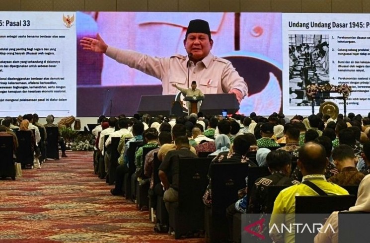 Presiden Prabowo Subianto saat berpidato dalam agenda Apkasi Otonomi Expo 2025 di ICE BSD, Tangerang, Kamis (28/8/2025). ANTARA/Genta Tenri Mawangi