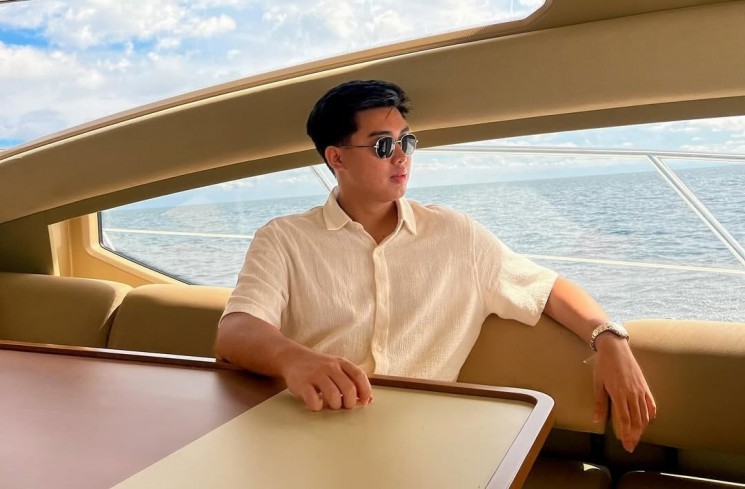 Profil Timothy Ronald, influencer muda yang dijuluki The Next Warren Buffett Indonesia. (Instagram/timothyronaldd)