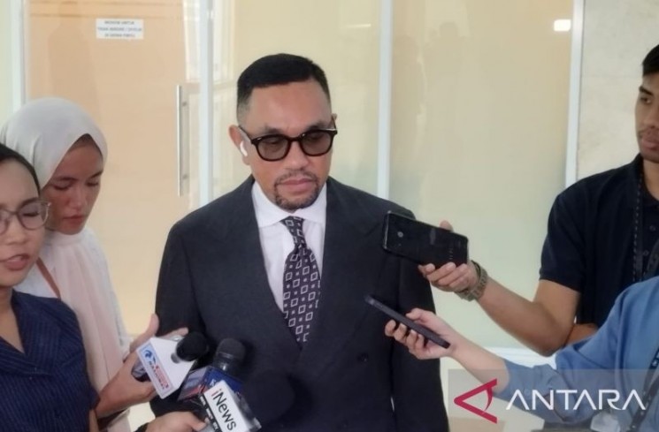 Wakil Ketua Komisi III DPR RI Ahmad Sahroni saat memberikan keterangan di kompleks parlemen, Senayan, Jakarta, Rabu (20/8/2025). (ANTARA/Bagus Ahmad Rizaldi)
