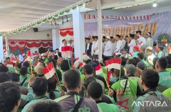 Ribuan Kiai, Santri, dan Ojol Jatim Gelar Doa Bersama untuk Jaga Persatuan Bangsa