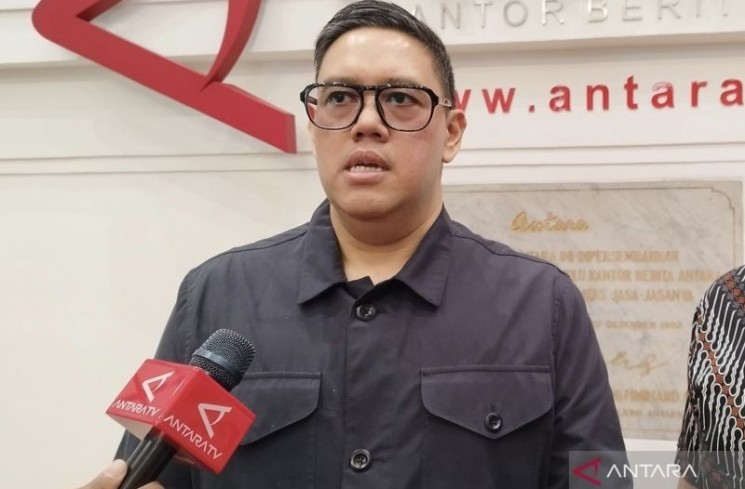 Wakil Ketua Komisi I DPR Dave Laksono di ANTARA Heritage Center, Jakarta, Rabu (26/3/2025). ANTARA/Bagus Ahmad Rizaldi
