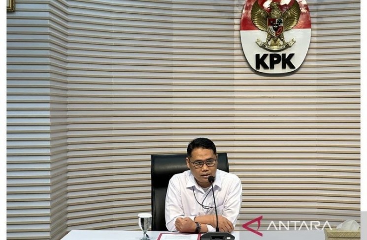 Pelaksana Tugas Deputi Penindakan dan Eksekusi Komisi Pemberantasan Korupsi Asep Guntur Rahayu memberikan keterangan di Gedung Merah Putih KPK, Jakarta, Rabu (10/9/2025). (ANTARA/Rio Feisal) (ANTARA/Rio Feisal)
