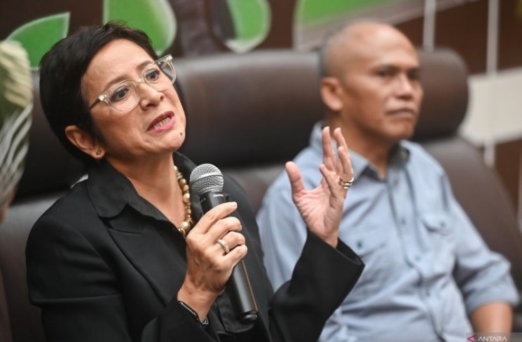 Anggota Komisi I DPR Fraksi Golkar Nurul Arifin (kiri) bersama Co-Founder Institute for Security and Strategic Studies (ISESS) Khairul Fahmi (kanan) memberikan paparan saat diskusi Dialektika Demokrasi di Kompleks Parlemen, Senayan, Jakarta, Kamis (26/6/2025). ANTARA FOTO/Rivan Awal Lingga/tom.
