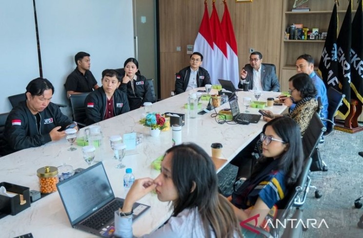 Menteri Ekonomi Kreatif, Teuku Riefky Harsya, menerima audiensi dari Federasi Dancesport dan Breaking Indonesia (FDBI), Jakarta, Kamis (11/09/2025) (ANTARA/HO-Kementerian Ekonomi Kreatif)
