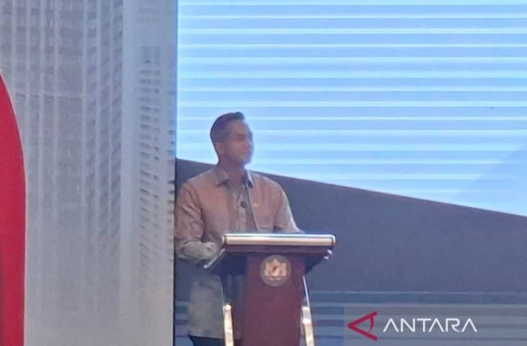 Ketua Umum Kadin Indonesia Anindya Bakrie dalam acara Sosialisasi Kredit Usaha Rakyat (KUR) Perumahan bertemakan 