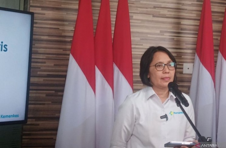 Director General of Primary and Community Health at the Ministry of Health, Maria Endang Sumiwi, delivers a statement at a press conference held by the Ministry of Health and the Government Communication Agency in Jakarta on Thursday (September 18, 2025). /ANTARA/Tri Meilani Ameliya
