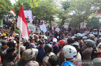 Ratusan Warga Pati Desak Bupati Sudewo Mundur, Soroti Dugaan Korupsi dan Arogansi