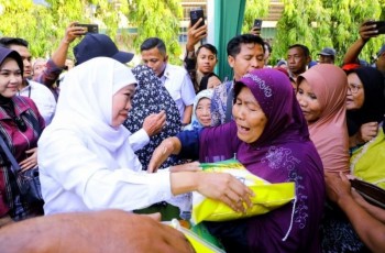 Khofifah Gelar Pasar Murah, Warga Bisa Belanja Sembako di Bawah Harga Pasar