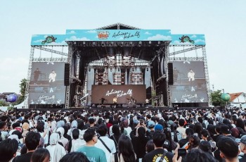 Penampilan Ciamik Adrian Khalif di CRSL Land Festival 2025