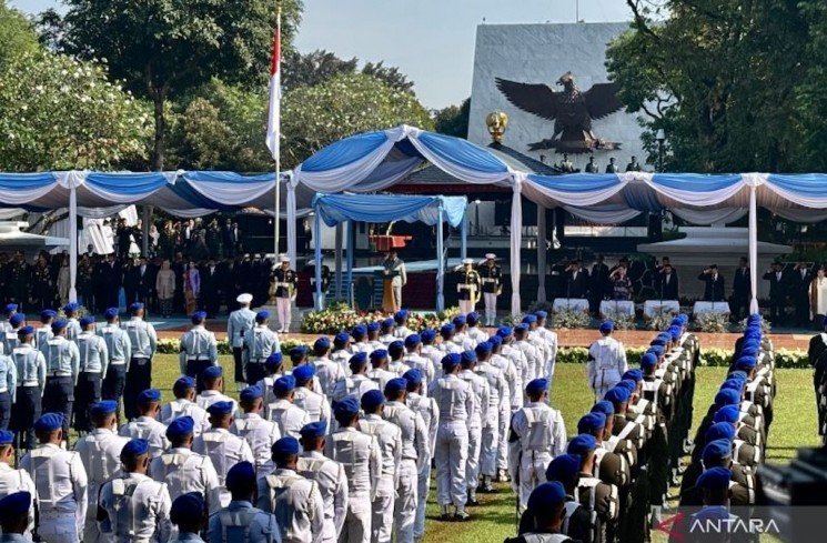 Presiden Prabowo Subianto memimpin upacara peringatan Hari Kesaktian Pancasila di Monumen Pancasila Sakti, Lubang Buaya, Jakarta, Rabu (1/10/2025). ANTARA/Genta Tenri Mawangi.
