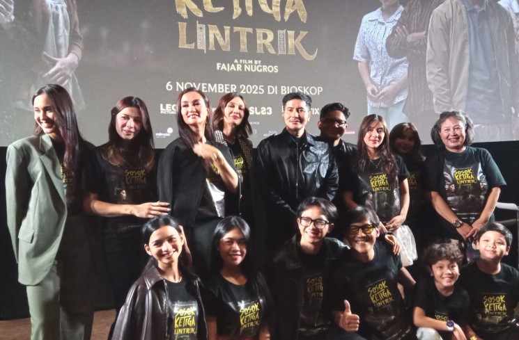 Atiqah Hasiholan dan pemain film lainnya. (ist)