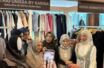 Desainer Karina Rozy, Tampilkan Koleksi Unggulan Luminous Black di IN2MF 2025