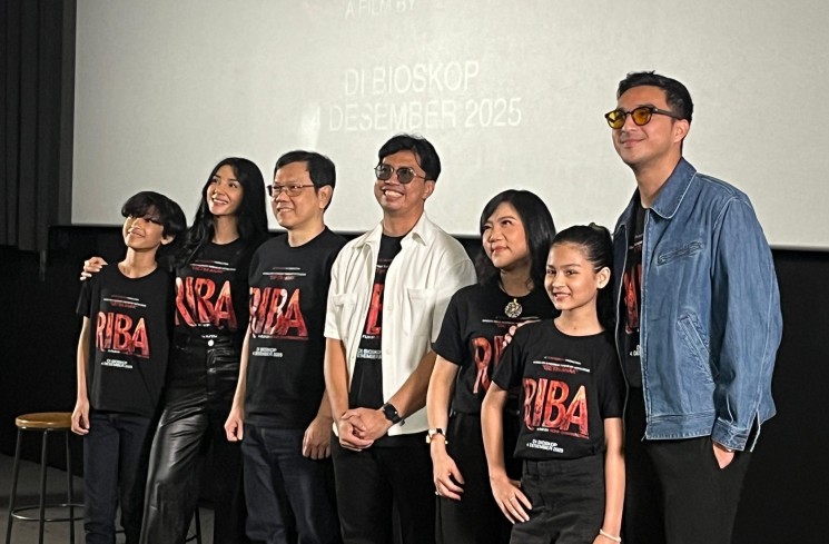 Fanny Ghassani dan para pemain film 'Riba' lainnya. (ist)