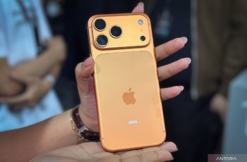 Antusias Tengah Malam: iPhone 17 Resmi Mendarat di Indonesia, Pembeli Rela Antre Sejak Dini Hari