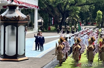 Hangat dan Bersahabat, Presiden Prabowo Sambut Presiden Brazil Lula di Istana Merdeka